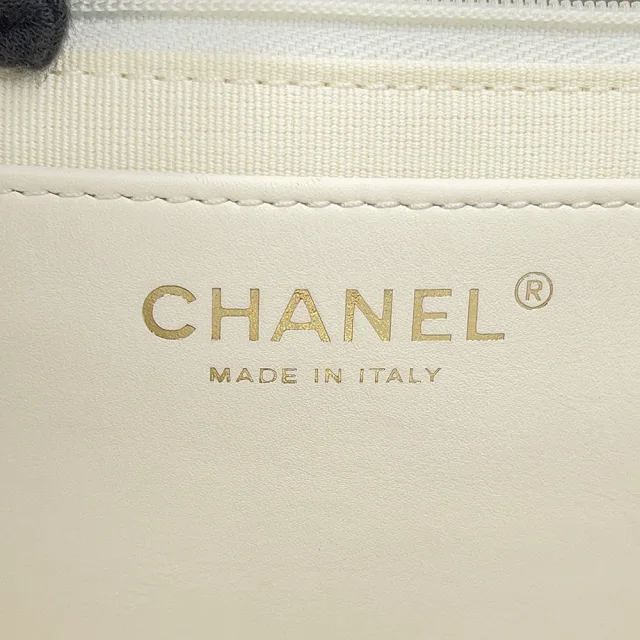Chanel Stitch Pocket CCTote Bag WhiteAS5417 Caviar Leather in Caviar leather from GALLERY RARE, photo 18 of 19