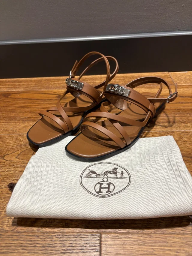 Hermès June Brown Leather Sandals 37,5 in Brown Leather from HEWI