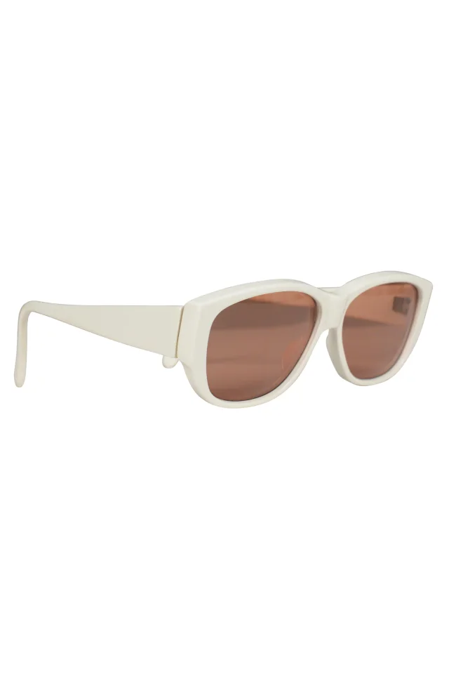 Alaïa White Sunglasses With Peach Tinted Lenses in White from Resurrection Vintage, photo 4 of 5
