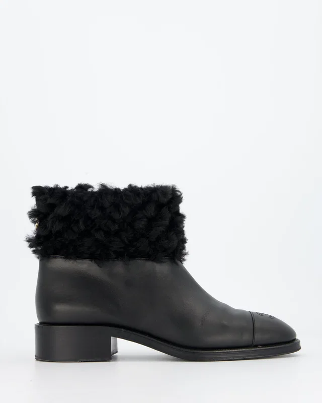 Chanel Black Shearling Boots with CC Logo Detail Size EU 42C in Black Leather from Sellier