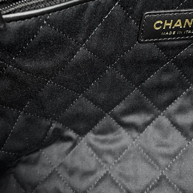 Chanel CHANEL22 ChainShoulder Bag BlackAS3261 Shiny Calf Leather Size Medium in Calfskin from GALLERY RARE, photo 9 of 13