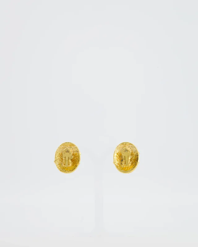 Chanel 94P Vintage Gold Medallion Clip On Earrings with CC Logo Detail in Gold from Sellier, photo 3 of 5