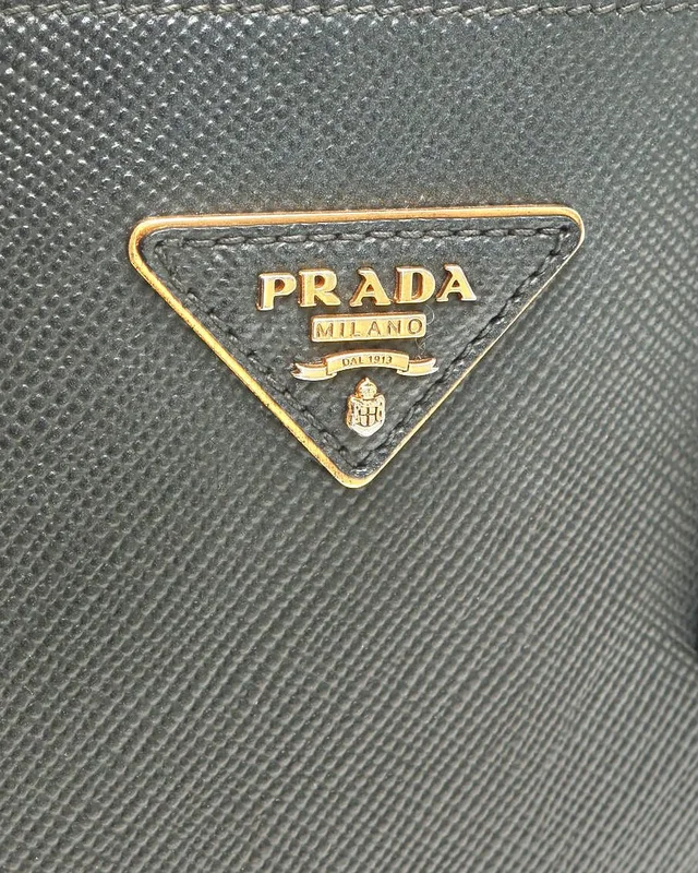 Prada Saffiano Medium Cuir Tote Bag in Saffiano leather from A Retro Tale, photo 6 of 11