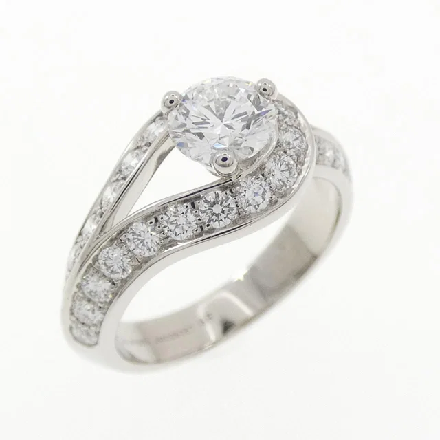 Van Cleef & Arpels Couture Ring from The Reluxe