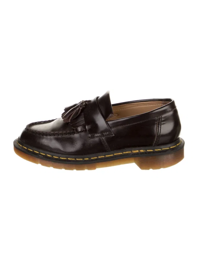 Comme des Garçons loafers in black Leather from The RealReal