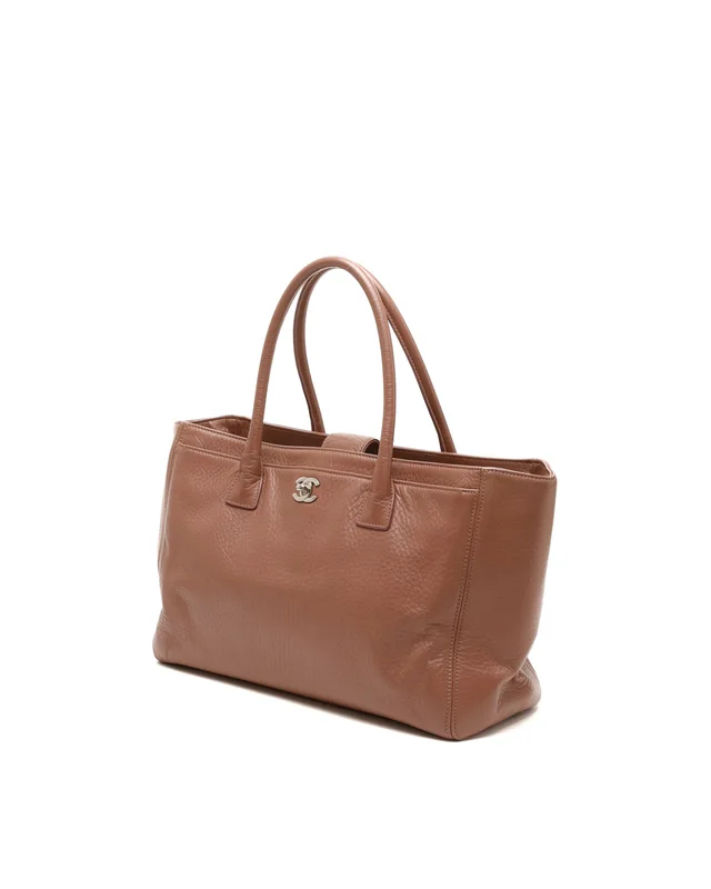 Chanel Executive Cerf Tote Bag in Caviar leather from A Retro Tale, photo 2 of 2