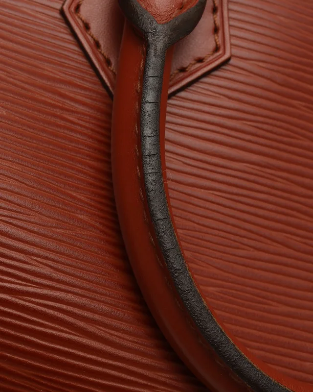 Louis Vuitton Epi Speedy 25 Bag in Leather from A Retro Tale, photo 7 of 10