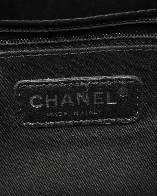Chanel CC Patent Chain Tote Bag in Patent leather from A Retro Tale, photo 6 of 8