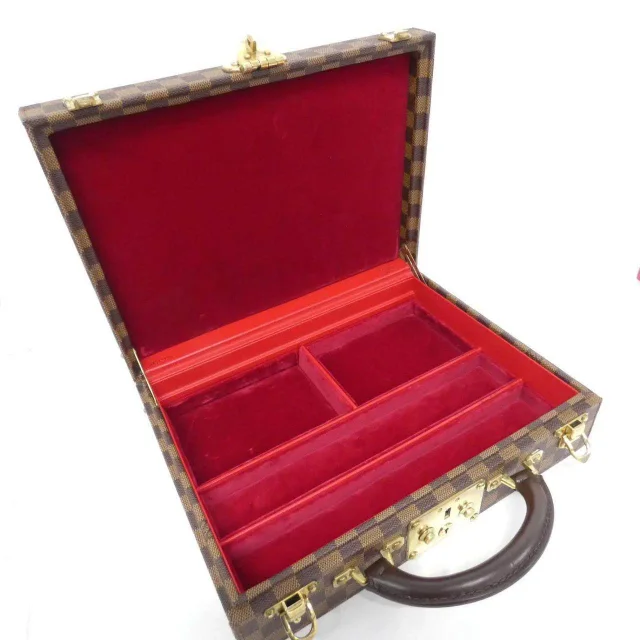 Louis Vuitton Damier Jewelry Case in Brown Canvas from LuxUness, photo 9 of 10