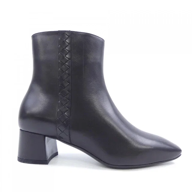 Bottega Veneta Leather Boots in Leather from LuxUness