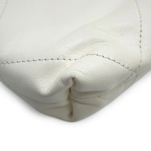 Chanel CHANEL22 ChainShoulder WhiteAS3980 Shiny Calf Leather Size Mini in Calfskin from GALLERY RARE, photo 4 of 18