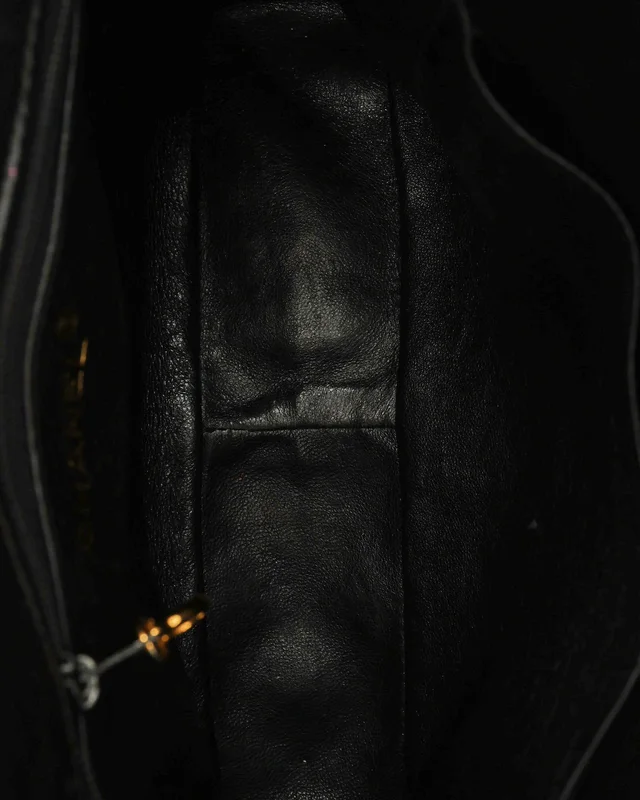 Chanel Patent Quilted Crossbody Bag in Patent leather from A Retro Tale, photo 7 of 8