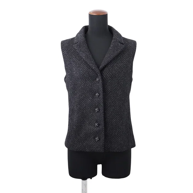 Chanel Wool Tweed Vest Size 38 Black/GrayP78192 Wool 100% in Black Tweed from GALLERY RARE