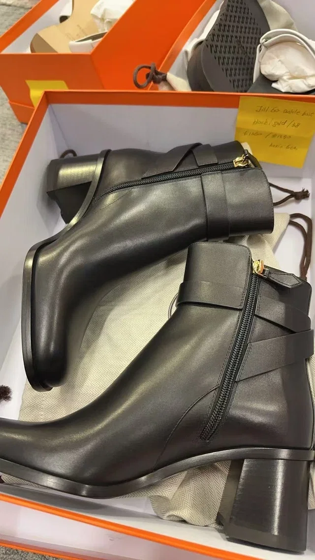 Hermès Black High heels 38 in Black from Luxury Promise