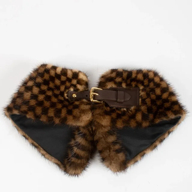 Louis Vuitton Damier Mink Fur Collar in Brown Leather from Labellov, photo 2 of 6