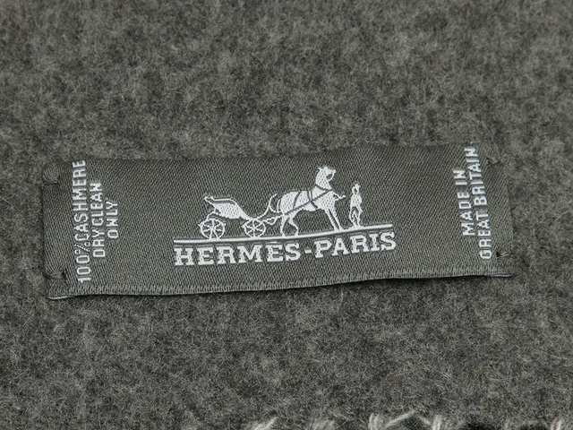 Hermès Gray Horse Head Reversible Cashmere Stole in Grey Cashmere from Ann's Fabulous Finds, photo 2 of 5