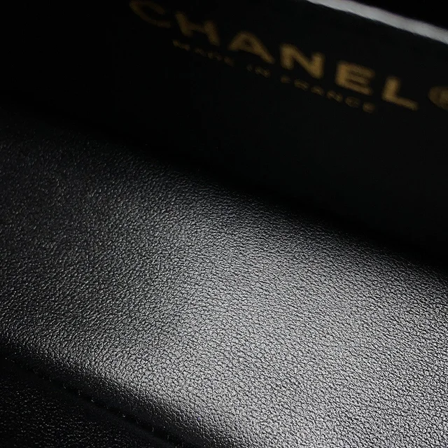 Chanel Matelasse BlackA69900 Lambskin Size Mini in Lambskin from GALLERY RARE, photo 16 of 20