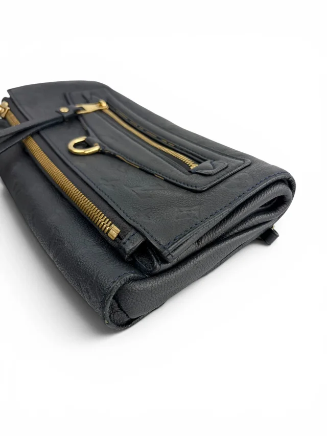 Louis Vuitton Petillante Dark Navy Leather Clutch in Navy Leather from Season 2 Consign, photo 4 of 8