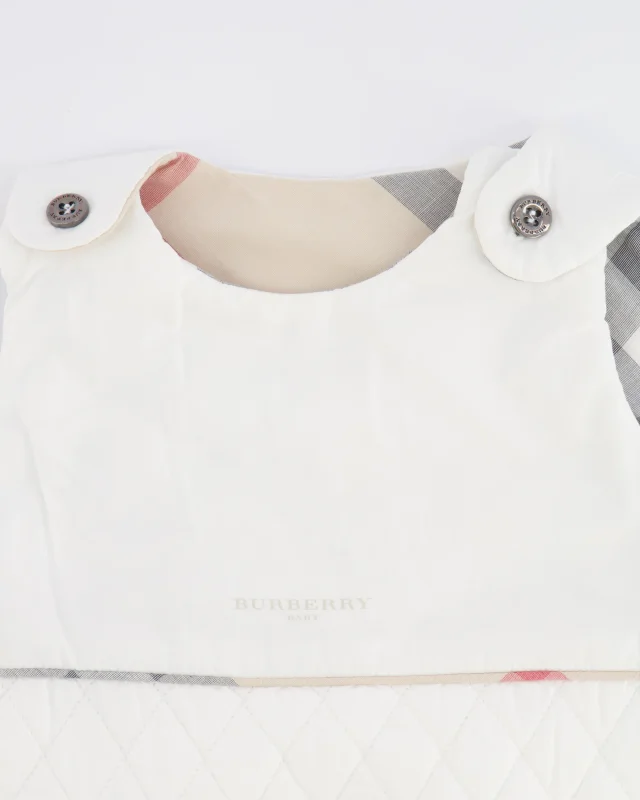 Burberry Baby White Sleeping Bag with Checkered Details in White from Sellier, photo 4 of 6