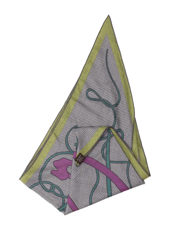 Hermès Cashmere and Silk Stole in Silk from A Retro Tale, photo 3 of 4