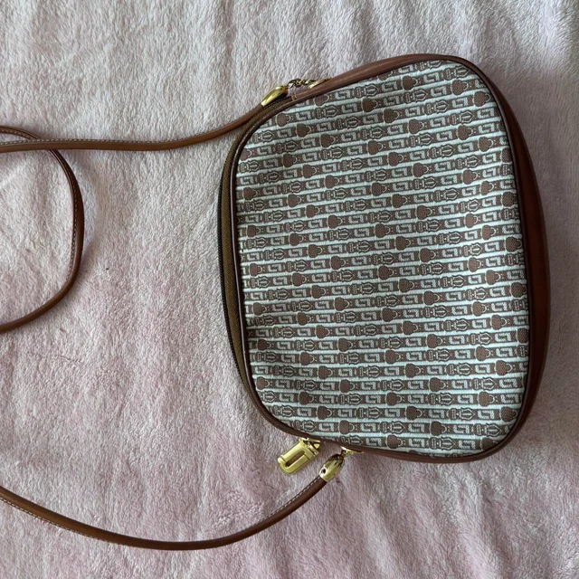 Judith Leiber Women's Crossbody bags - Brown/Tan in neutral|red|brown from Depop, photo 5 of 5