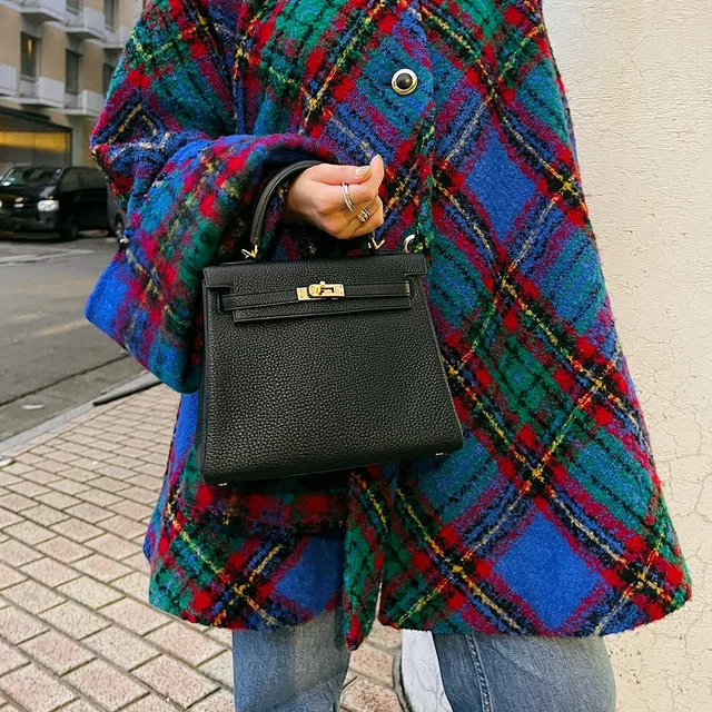 Hermès 2019 Kelly 25 Black in Black Togo leather from VINTAGE QOO TOKYO