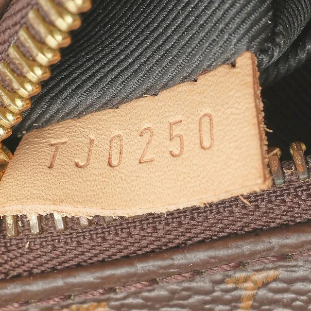 Louis Vuitton Monogram Bum Bag in Coated canvas from A Retro Tale, photo 7 of 8