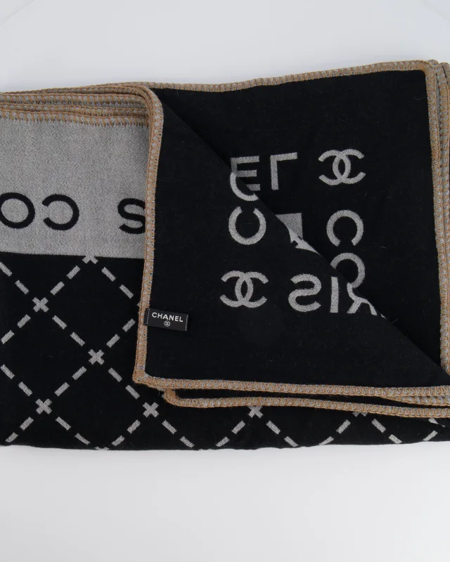 Chanel Grey and Black Wool Blanket, with Pouch and Eye Mask Set with CC Logo Prints in Black Wool from Sellier, photo 7 of 10