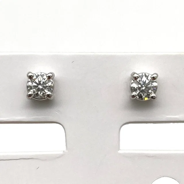 Tasaki IPt900 Diamond Earrings D0.21*2 Boxes from Luxury Promise
