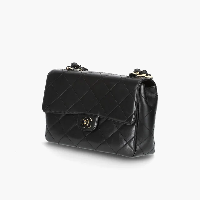 Chanel Matelasse Plastic Chain Flap Bag in Lambskin from A Retro Tale, photo 2 of 10