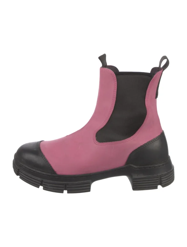 GANNI Chelsea Boots in pink Leather from The RealReal