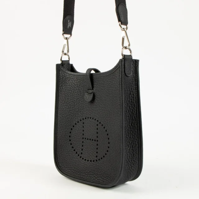 Hermès Evelyne 16 Caban Clemence PHW in Clemence leather from Labellov, photo 2 of 7
