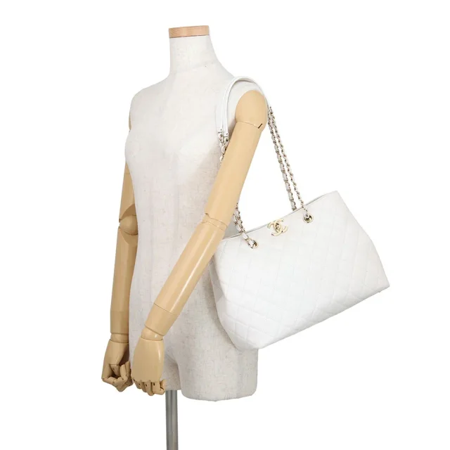 Chanel ChainTote Bag WhiteAS3953 Caviar Leather in Caviar leather from GALLERY RARE, photo 6 of 15