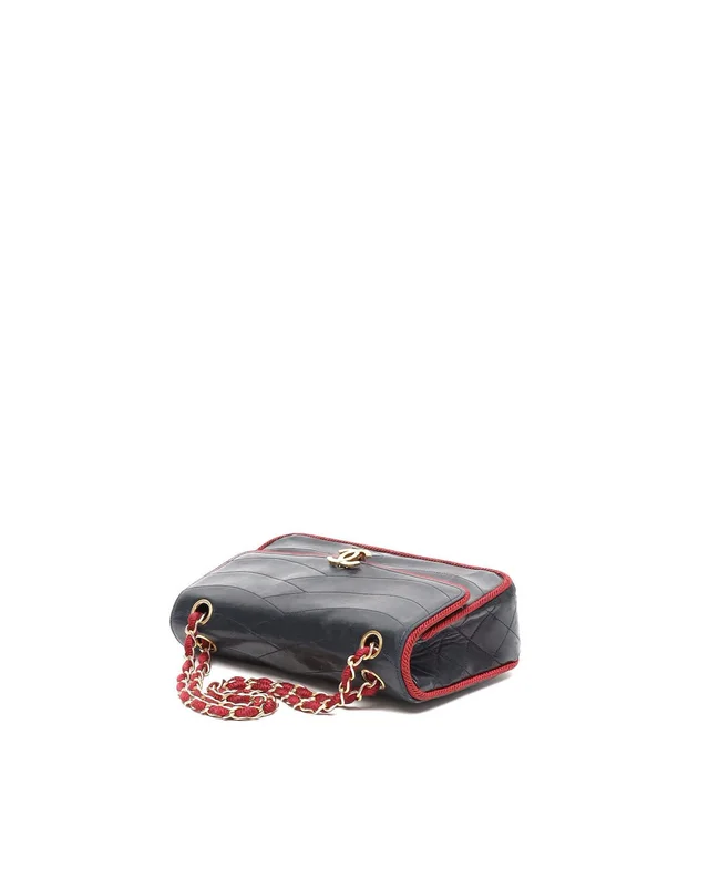 Chanel Small Single Flap Bag in Woven leather from A Retro Tale, photo 4 of 11