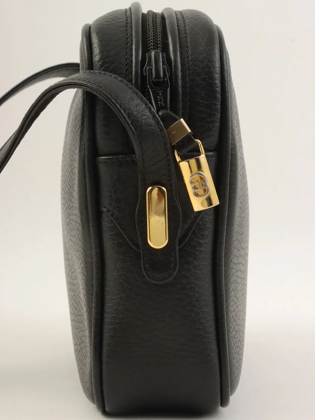 Gucci Square Mini Logo Plate Shoulder Bag Black in Black Leather from VINTAGE QOO TOKYO, photo 3 of 13