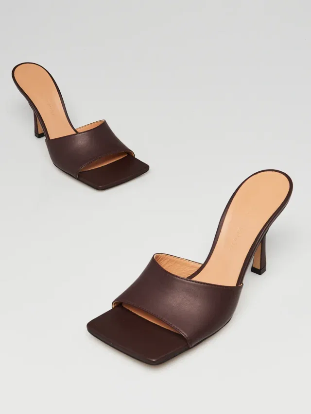 Bottega Veneta Brown Leather Lido Slide Sandals Size 4.5/35 in Brown Leather from Yoogis