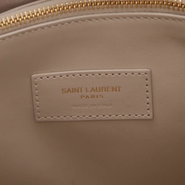 Saint Laurent ‘5 à 7’ small handbag in white leather in White Leather from Collector Square, photo 4 of 5