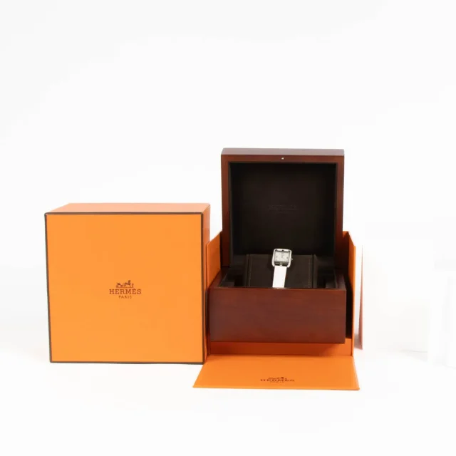 Hermès Mother Of Pearl Diamonds Steel Cape Cod Small Watch from Labellov, photo 2 of 3