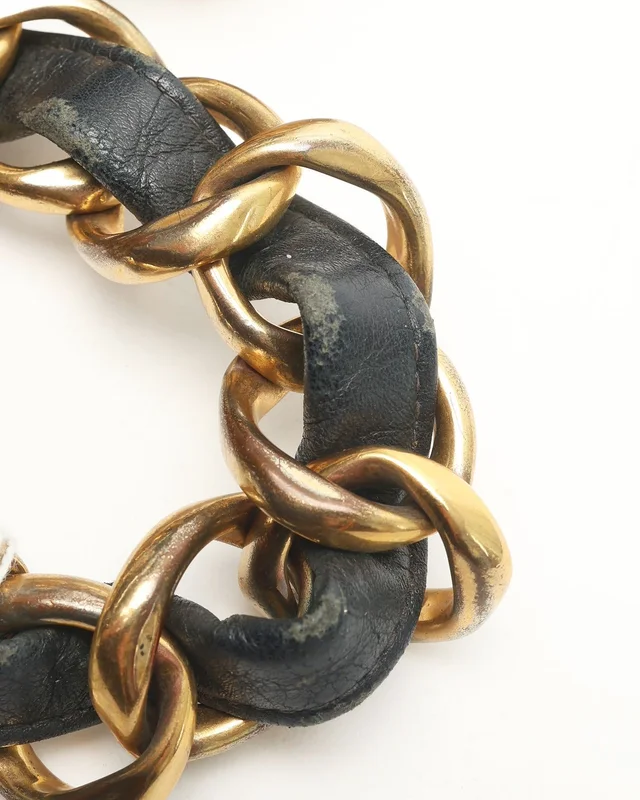 Chanel CC Chain Tote Bag in Leather from A Retro Tale, photo 12 of 17