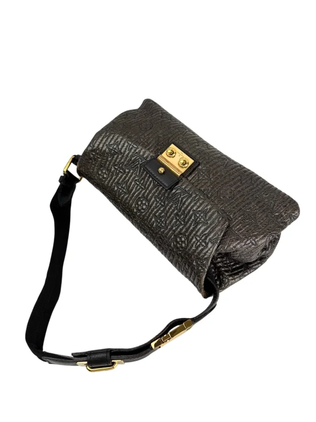 Louis Vuitton Motard Pochette (2008) in Black from Season 2 Consign, photo 4 of 4
