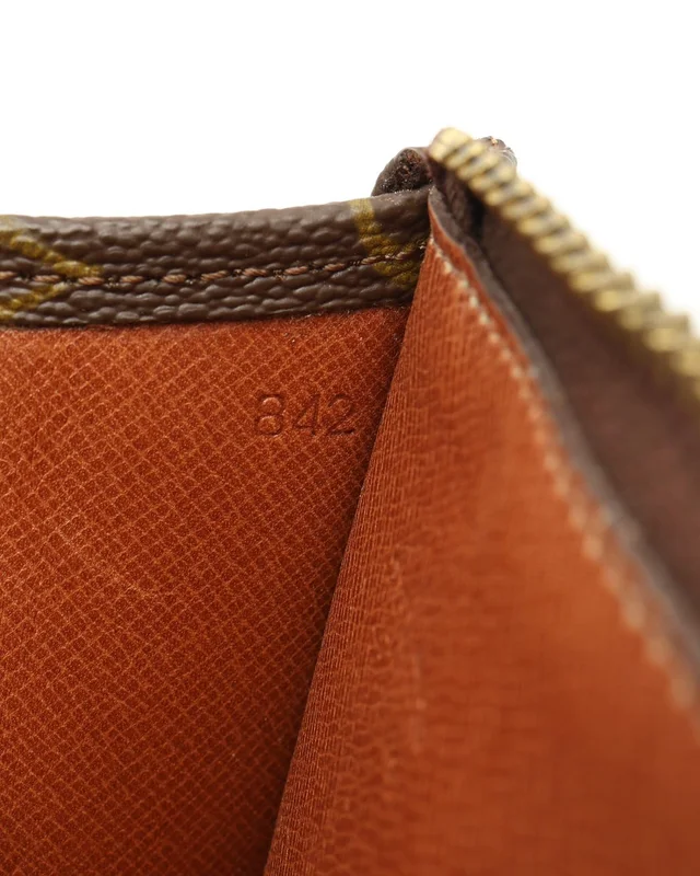 Louis Vuitton Monogram Laptop Case, size 17-Inch in Coated canvas from A Retro Tale, photo 5 of 6