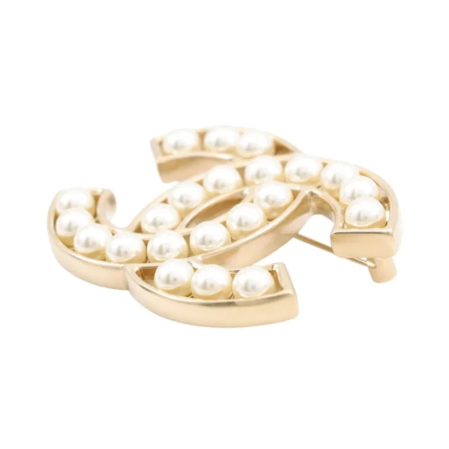 Chanel CC Logo BroochA64978-Y09449-Z2048 Faux Pearl Metal from GALLERY RARE, photo 4 of 10