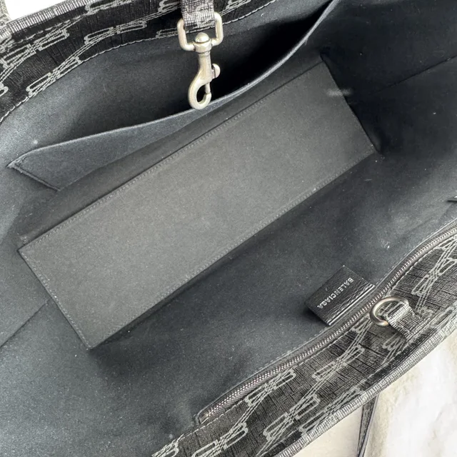 Balenciaga BB Logo Canvas Medium Tote Bag in Canvas, coated canvas, Metal from Reowned, photo 9 of 9