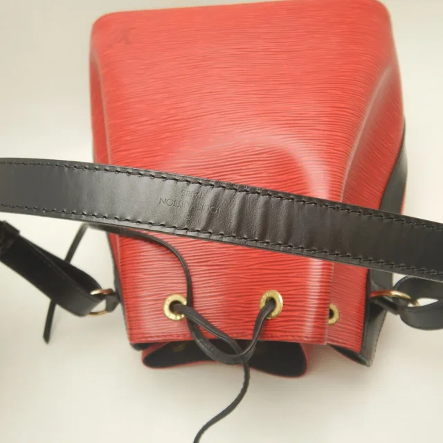 Louis Vuitton Petit Noe Epi Leather Shoulder Bag in Red Leather from LuxUness, photo 5 of 8