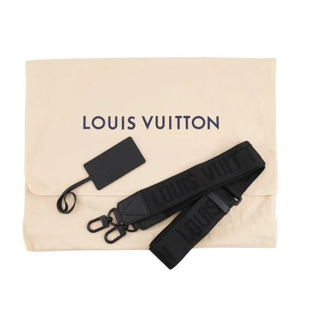 Louis Vuitton takeoff messenger NoirM57080 Grain Leather in Leather from GALLERY RARE, photo 12 of 12