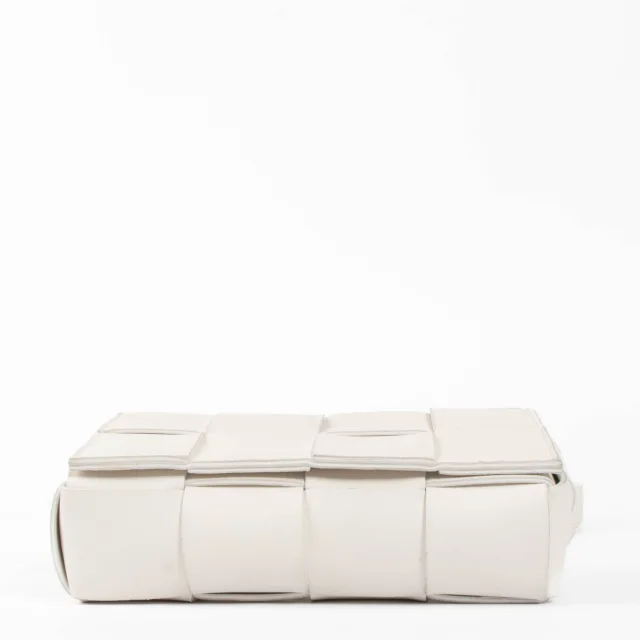 Bottega Veneta White Mini Cassette Belt Bag in White from Labellov, photo 4 of 5