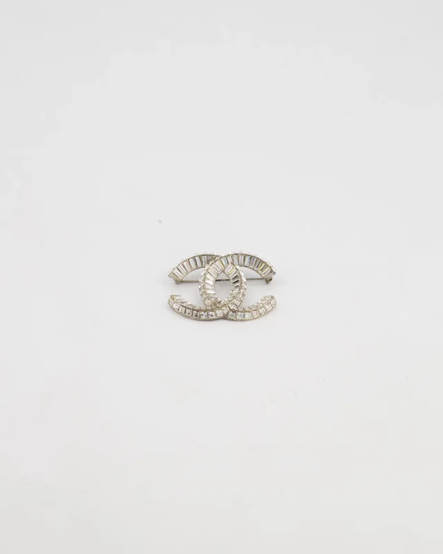 Chanel Silver Crystal Embellished CC Brooch in Silver from Sellier, photo 4 of 7