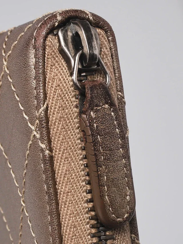 Chanel Bronze Calfskin Quilted Leather L-Gusset Zip Wallet in Calfskin from Yoogis, photo 6 of 11