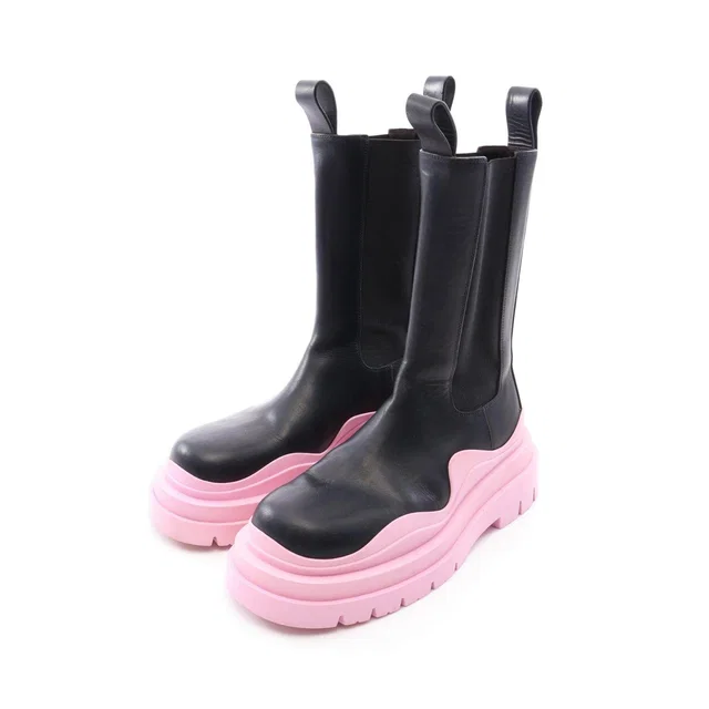 Bottega Veneta Leather Boots in Leather from LuxUness
