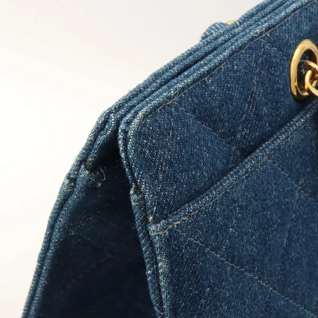 Chanel Indigo Denim Matelassé Stitch CC Turn-Lock Chain Handbag, Circa 1998 in Denim from VINTAGE QOO TOKYO, photo 15 of 18